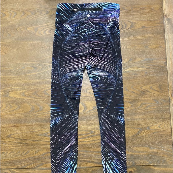 Lululemon Crop Leggings- Size 4 - Picture 2 of 4